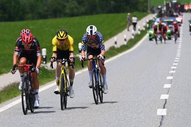 Tour de Suisse 2025 Stage 4 PIURO VALCHIAVENNA, ITALY - JUNE 18 : Powless Neilson (USA) of EF Education - EasyPost, Simmons Quinn (USA) of Lidl - Trek,Gloag Thomas (GBR) of Team Visma - Lease a Bike and Mayrhofer Marius (GER) of Tudor Pro Cycling Team during stage 4 of the 88th edition of Tour de Suisse an UCI World Tour 2.UWT cycling road race stage for Men Elite of 193.2 km with start in Heiden and finish in Piuro Valchiavenna on June 18, 2025 in Piuro Valchiavenna, Italy, 18 06 2025 ( Motordriver Kenny Verfaillie - Piuro Valchiavenna Italy  Copyright: xVincentxKalutx