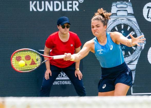 18 06 2025, WTA 500, Tennis, Women, Berlin Tennis Open by Hylo 2025, Berlin, Singles 2 Round, Jasmine Paolini Italy Ons Jabeur Tunisia Jasmine Paolini Italy Berlin Steffi Graf Stadium Berlin Germany