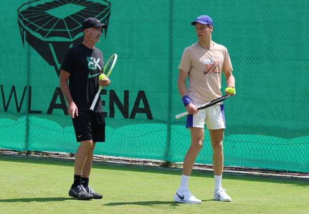 Tennis COURT WORTMANN OPEN, Jannik Sinner (ITA), Darren Cahill, Halle, Germany, June 18, 2025. Photo Felice Calabro  Copyright: xFelicexCalabro x xipa-agency.netx xFELICExCALABRO x 0822475075st