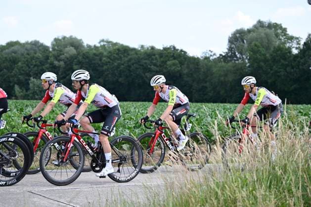 Baloise Belgium Tour 2025 Stage 1 KNOKKE-HEIST, BELGIUM - JUNE 18 : Intermarche - Wanty Riders during stage 1 of the 94th edition of Baloise Tour of Belgium an UCI ProSeries 2.Pro cycling road race stage for Men Elite of 198 km with start in Merelbeke-Melle and finish in Knokke-Heist on June 18, 2025 in Knokke-Heist, Belgium, 18 06 2025 ( Motordriver Guy De Vuyst - Knokke-Heist Belgium  Copyright: xJanxDexMeuleneirx