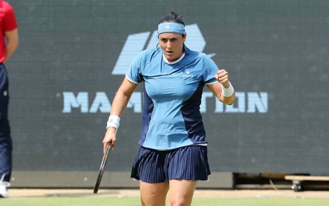Ons Jabeur TUN cheers at the Steffi Graf Stadium Sport HYLO Berlin Tennis Open Ladies on grass 18 06 2025