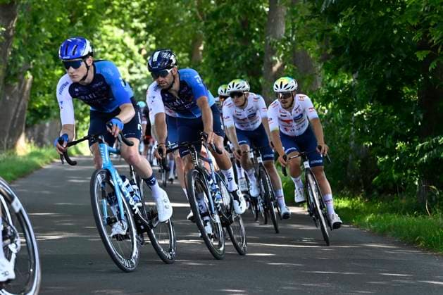 Baloise Belgium Tour 2025 Stage 1 KNOKKE-HEIST, BELGIUM - JUNE 18 : Israel - Premier Tech riders during stage 1 of the 94th edition of Baloise Tour of Belgium an UCI ProSeries 2.Pro cycling road race stage for Men Elite of 198 km with start in Merelbeke-Melle and finish in Knokke-Heist on June 18, 2025 in Knokke-Heist, Belgium, 18 06 2025 ( Motordriver Guy De Vuyst - Knokke-Heist Belgium  Copyright: xJanxDexMeuleneirx