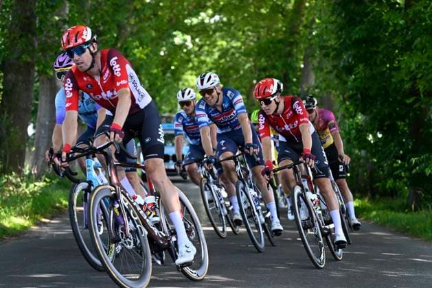 Baloise Belgium Tour 2025 Stage 1 KNOKKE-HEIST, BELGIUM - JUNE 18 : Soudal - Quick Step rider during stage 1 of the 94th edition of Baloise Tour of Belgium an UCI ProSeries 2.Pro cycling road race stage for Men Elite of 198 km with start in Merelbeke-Melle and finish in Knokke-Heist on June 18, 2025 in Knokke-Heist, Belgium, 18 06 2025 ( Motordriver Guy De Vuyst - Knokke-Heist Belgium  Copyright: xJanxDexMeuleneirx