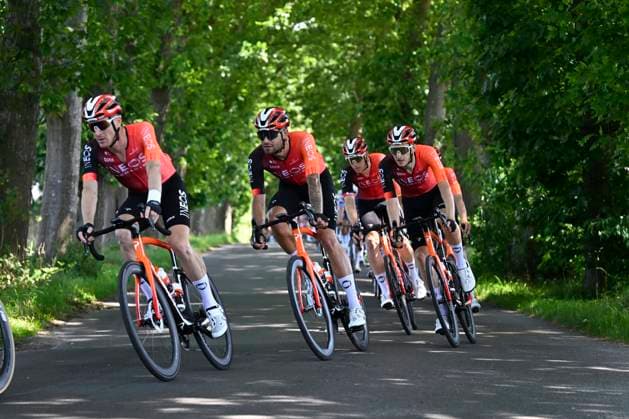 Baloise Belgium Tour 2025 Stage 1 KNOKKE-HEIST, BELGIUM - JUNE 18 : Ineos Grenadiers update riders during stage 1 of the 94th edition of Baloise Tour of Belgium an UCI ProSeries 2.Pro cycling road race stage for Men Elite of 198 km with start in Merelbeke-Melle and finish in Knokke-Heist on June 18, 2025 in Knokke-Heist, Belgium, 18 06 2025 ( Motordriver Guy De Vuyst - Knokke-Heist Belgium  Copyright: xJanxDexMeuleneirx
