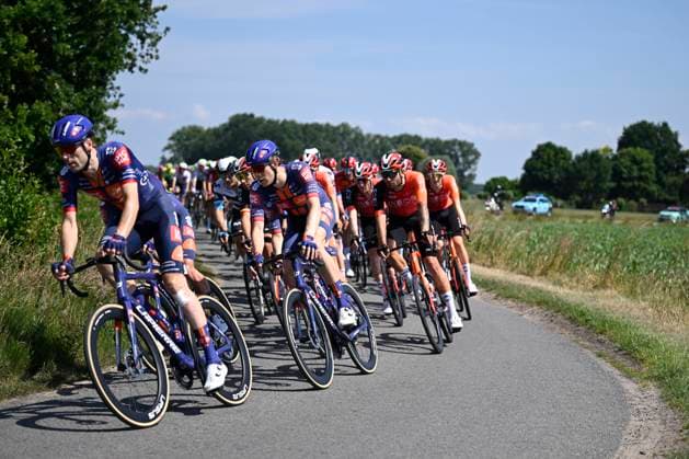 Baloise Belgium Tour 2025 Stage 1 KNOKKE-HEIST, BELGIUM - JUNE 18 : Team Picnic Postnl riders during stage 1 of the 94th edition of Baloise Tour of Belgium an UCI ProSeries 2.Pro cycling road race stage for Men Elite of 198 km with start in Merelbeke-Melle and finish in Knokke-Heist on June 18, 2025 in Knokke-Heist, Belgium, 18 06 2025 ( Motordriver Guy De Vuyst - Knokke-Heist Belgium  Copyright: xJanxDexMeuleneirx