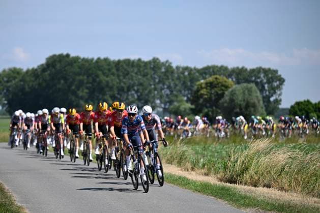Baloise Belgium Tour 2025 Stage 1 KNOKKE-HEIST, BELGIUM - JUNE 18 : Illustration picture during stage 1 of the 94th edition of Baloise Tour of Belgium an UCI ProSeries 2.Pro cycling road race stage for Men Elite of 198 km with start in Merelbeke-Melle and finish in Knokke-Heist on June 18, 2025 in Knokke-Heist, Belgium, 18 06 2025 ( Motordriver Guy De Vuyst - Knokke-Heist Belgium  Copyright: xJanxDexMeuleneirx