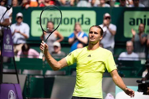 Alexander ZVEREV GER Sieger, winner, Jubel, jubeln, Freude, cheers, Marcos Giron USA vs Alexander Zverev GER Tennis Terra Wortmann Open 2025 on 18 06 2025 at the OWL Arena Halle Westfalen, Germany Â