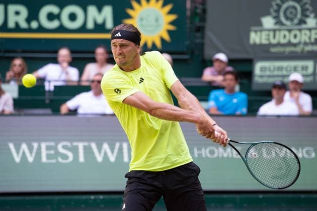 Alexander ZVEREV GER Action Marcos Giron USA vs Alexander Zverev GER Tennis Terra Wortmann Open 2025 on 18 06 2025 at the OWL Arena Halle Westfalen, Germany Â