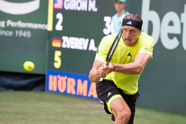 Alexander ZVEREV GER Action Marcos Giron USA vs Alexander Zverev GER Tennis Terra Wortmann Open 2025 on 18 06 2025 at the OWL Arena Halle Westfalen, Germany Â