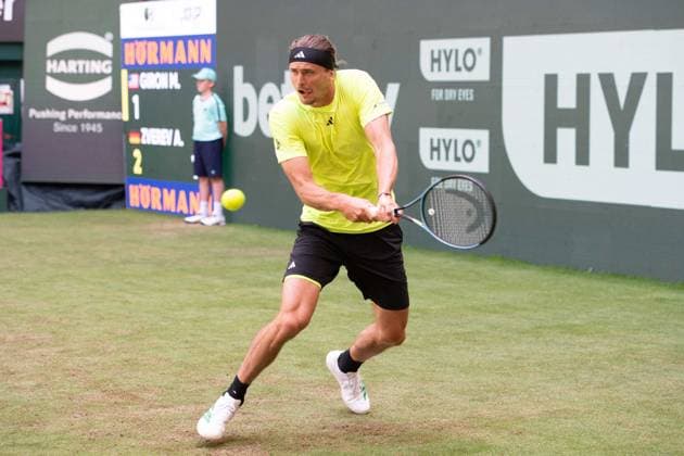 Alexander ZVEREV GER Action Marcos Giron USA vs Alexander Zverev GER Tennis Terra Wortmann Open 2025 on 18 06 2025 at the OWL Arena Halle Westfalen, Germany Â
