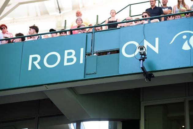 A fallen billboard injured a spectator on the grandstand, feature, symbol photo, border motif, Marcos Giron USA vs Alexander Zverev GER Tennis Terra Wortmann Open 2025 on 18 06 2025 in the OWL Arena Halle Westfalen, Germany Â