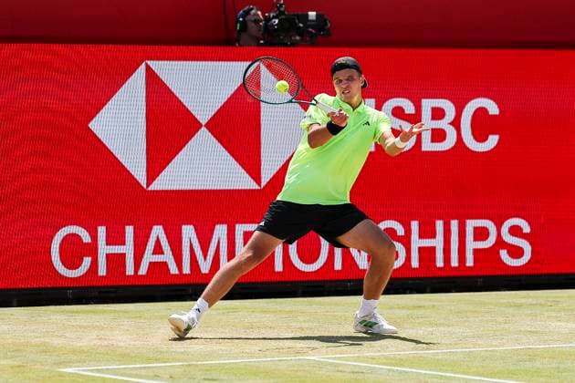 18th June 2025; HSBC Championships, Queens Club, West Kensington, London, England: HSBC Mens Championships Queens Club, Day 3; Jakub Mensik (CZE) plays a forehand shot against Roberto Bautista Agut (ESP)  ActionPlus12802232 HenningxVonxJagow