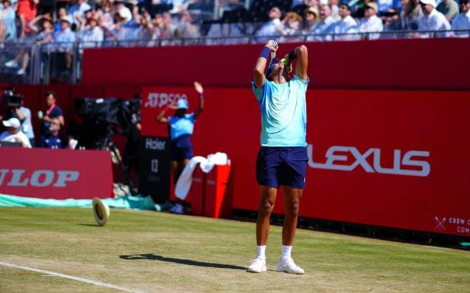 Play is briefly halted between Jack Draper and Alexei Popyrin as a wayward panama hat is caught by a gust of wind Queen s Club Championships, Day 10, Queen s Club, West Kensington, London, UK - 18 Jun 2025  Copyright: xJavierxGarcia Shutterstockx 15363350i