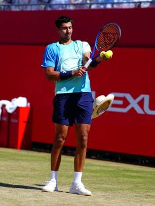 Play is briefly halted between Jack Draper and Alexei Popyrin as a wayward panama hat is caught by a gust of wind Queen s Club Championships, Day 10, Queen s Club, West Kensington, London, UK - 18 Jun 2025  Copyright: xJavierxGarcia Shutterstockx 15363350a