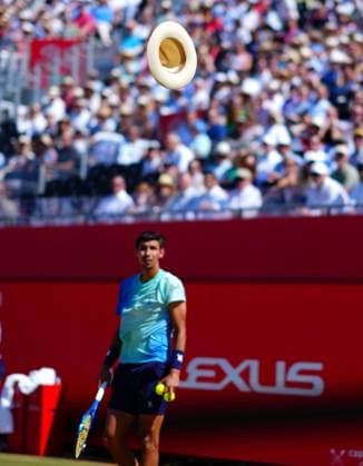 Play is briefly halted between Jack Draper and Alexei Popyrin as a wayward panama hat is caught by a gust of wind Queen s Club Championships, Day 10, Queen s Club, West Kensington, London, UK - 18 Jun 2025  Copyright: xJavierxGarcia Shutterstockx 15363350f