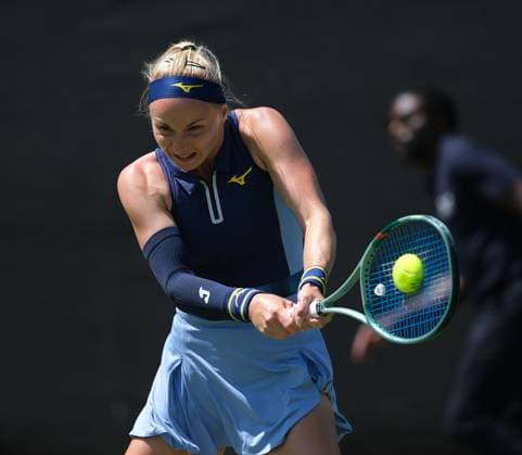 Nottingham Tennis Centre Nottingham, England - Rebecca Sramkvoa hits a backhand winner to Yulia Putintseva during the match in the Lexus Nottingham Tennis Open, day 4, June 18th 2025. (Paul Bonser SPP) Copyright: xPaulxBonser SPPx spp-en-PaBo-Lexus Nottingham Open 3784