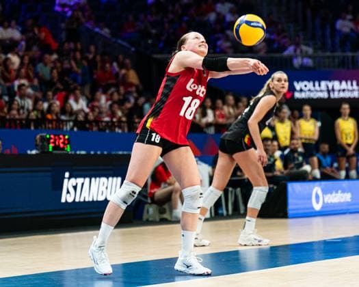 VNL-Week2-KOR-v-CAN Lise Rampelberg 18 of Belgium receives the ball during 2025 Women s Volleyball Nations match between Belgium and Brazil at Sinan Erdem Dome on June 18, 2025 in Istanbul, Turkiye. Istanbul Istanbul Turkey Copyright: xYagizxGurtugx