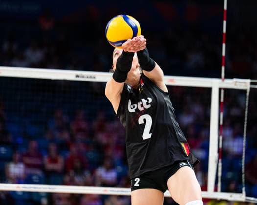 VNL-Week2-KOR-v-CAN Charlotte Van Sas 2 of Belgium receives the ball during 2025 Women s Volleyball Nations match between Belgium and Brazil at Sinan Erdem Dome on June 18, 2025 in Istanbul, Turkiye. Istanbul Istanbul Turkey Copyright: xYagizxGurtugx