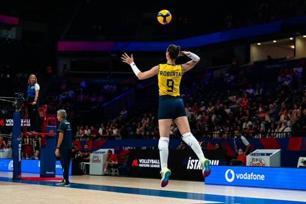 VNL-Week2-KOR-v-CAN Roberta Ratzke 9 of Brazil serves the ball during 2025 Women s Volleyball Nations match between Belgium and Brazil at Sinan Erdem Dome on June 18, 2025 in Istanbul, Turkiye. Istanbul Istanbul Turkey Copyright: xYagizxGurtugx