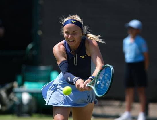 Nottingham Tennis Centre Nottingham, England - Rebecca Sramkvoa plays a drop shot to Yulia Putintseva during the match in the Lexus Nottingham Tennis Open, day 4, June 18th 2025. (Paul Bonser SPP) Copyright: xPaulxBonser SPPx spp-en-PaBo-Lexus Nottingham Open 3790