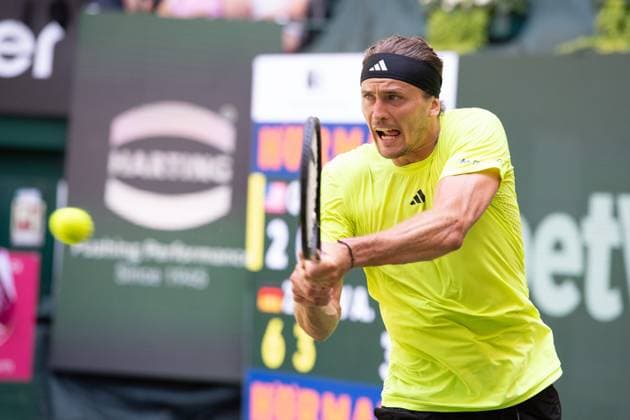 Alexander ZVEREV GER Action Marcos Giron USA vs Alexander Zverev GER Tennis Terra Wortmann Open 2025 on 18 06 2025 at the OWL Arena Halle Westfalen, Germany Â