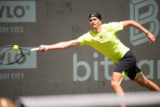 Alexander ZVEREV GER Action Marcos Giron USA vs Alexander Zverev GER Tennis Terra Wortmann Open 2025 on 18 06 2025 at the OWL Arena Halle Westfalen, Germany Â