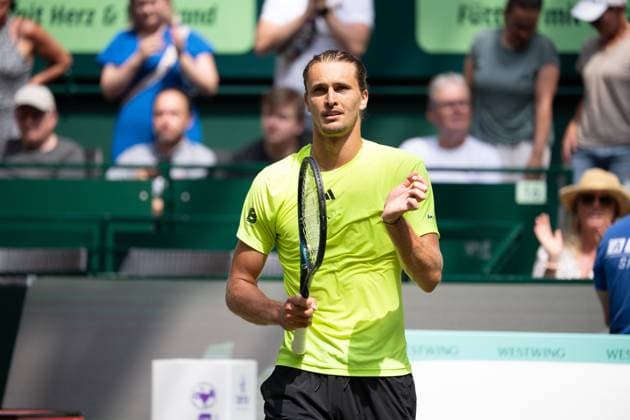 Alexander ZVEREV GER Sieger, winner, Jubel, jubeln, Freude, cheers, Marcos Giron USA vs Alexander Zverev GER Tennis Terra Wortmann Open 2025 on 18 06 2025 at the OWL Arena Halle Westfalen, Germany Â