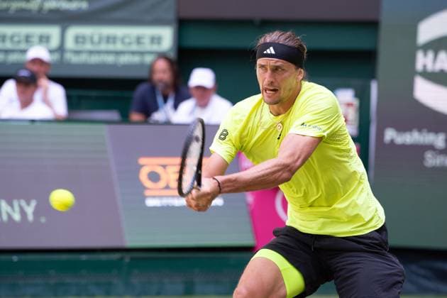 Alexander ZVEREV GER Action Marcos Giron USA vs Alexander Zverev GER Tennis Terra Wortmann Open 2025 on 18 06 2025 at the OWL Arena Halle Westfalen, Germany Â
