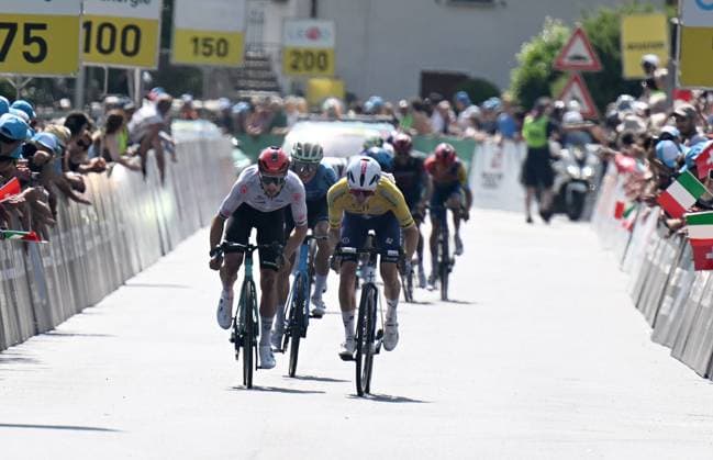 18-06-2025 Tour De Suisse; Tappa 04 Heiden - Piuro; 2025, Groupama - Fdj; 2025, Arkea - Beb Hotel; Gregoire, Romain; Vauquelin, Kevin; Piuro; 