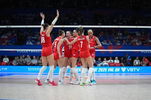 Turkiye v Dominic Republic - FIVB Women s Volleyball Nations League ISTANBUL, TURKIYE - JUNE 18: Players of Turkiye celebrate after a point during FIVB Women s Volleyball Nations League match between Turkiye and Dominic Republic in Istanbul, Turkiye on June 18, 2025. Hakan Akgun Anadolu Istanbul Turkey. Editorial use only. Please get in touch for any other usage.  Copyright: x2025xAnadoluxHakanxAkgunx