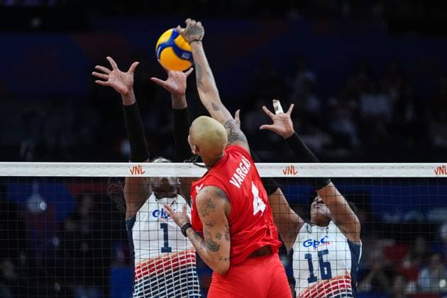 Turkiye v Dominic Republic - FIVB Women s Volleyball Nations League ISTANBUL, TURKIYE - JUNE 18: Melissa Teresa Vargas (4) of Turkiye in action against Candida Estefany Arias Perez of Dominic Republic during FIVB Women s Volleyball Nations League match between Turkiye and Dominic Republic in Istanbul, Turkiye on June 18, 2025. Hakan Akgun Anadolu Istanbul Turkey. Editorial use only. Please get in touch for any other usage.  Copyright: x2025xAnadoluxHakanxAkgunx