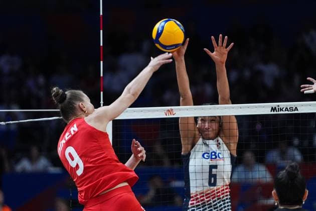 Turkiye v Dominic Republic - FIVB Women s Volleyball Nations League ISTANBUL, TURKIYE - JUNE 18: Meliha Diken (9) of Turkiye in action against Ariana Rodriguez Fung during FIVB Women s Volleyball Nations League match between Turkiye and Dominic Republic in Istanbul, Turkiye on June 18, 2025. Hakan Akgun Anadolu Istanbul Turkey. Editorial use only. Please get in touch for any other usage.  Copyright: x2025xAnadoluxHakanxAkgunx