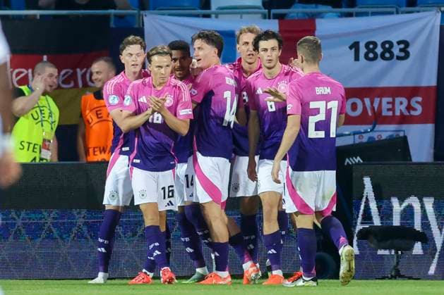 Ansgar Knauff Germany celebrates his goal with teammates, UEFA European Under 21 Championship 2025 Group Stage, England v Germany, Nitra Stadium on June 18, 2025 in Nitra, Slovakia Photo by Marco Steinbrenner DeFodi Images Ansgar Knauff Germany celebrates his goal with teammates, UEFA European Under 21 Championship 2025 Group Stage, England v Germany, Nitra Stadium, June 18, 2025 in Nitra, Slovakia Photo by Marco Steinbrenner DeFodi Images
