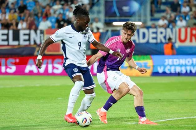 Jonathan Rowe England and Tim Oermann Germany battle for the ball, UEFA European Under 21 Championship 2025 Group Stage, England v Germany, Nitra Stadium, June 18, 2025 in Nitra, Slovakia Photo by Marco Steinbrenner DeFodi Images Jonathan Rowe England and Tim Oermann Germany battle for the ball, UEFA European Under 21 Championship 2025 Group Stage, England v Germany, Nitra Stadium, June 18, 2025 in Nitra, Slovakia Photo by Marco Steinbrenner DeFodi Images
