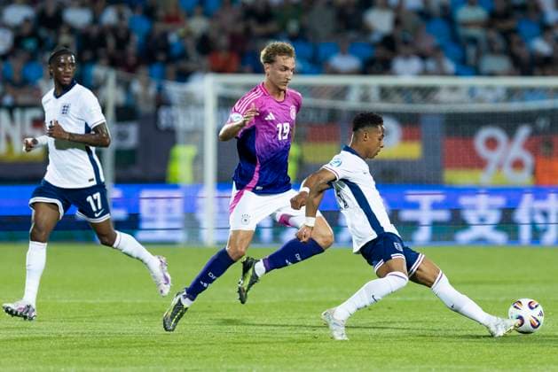 UEFA European Under-21 Championship Germany England 18 06 2025 Nelson Weiper Germany, 19 , Samuel Iling Junior England, 17 , Omari Hutchinson England, 11 during the UEFA European Under-21 Championship match Germany England, on 18 06 2025, Stadion pod Zoborom, Nitra, Slovakia Copyright: xBEAUTIFULxSPORTS Meuselx