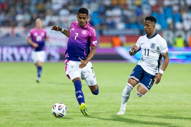 UEFA U21 European Championship Germany England 18 06 2025 Ansgar Knauff Germany, 7 , Omari Hutchinson England, 11 at the UEFA U21 European Championship in the match Germany England, on 18 06 2025, Stadion pod Zoborom, Nitra, Slovakia Copyright: xBEAUTIFULxSPORTS Meuselx