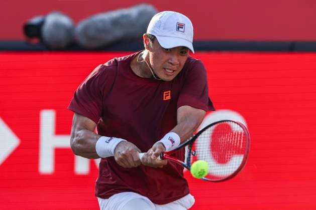 18th June 2025; HSBC Championships, Queens Club, West Kensington, London, England: HSBC Mens Championships Queens Club, Day 3; Brandon Nakashima (USA) plays a backhand shot against Daniel Evans (GBR)  ActionPlus12802406 HenningxVonxJagow