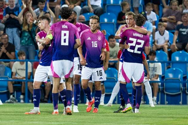 UEFA U21 European Championship Germany England 18 06 2025 Nelson Weiper Germany, 19 cheers with Paul Wanner Germany, 22 after scoring during the UEFA U21 European Championship match Germany England, on 18 06 2025, Stadion pod Zoborom, Nitra, Slovakia Copyright: xBEAUTIFULxSPORTS Meuselx