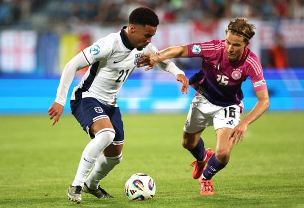 Ethan Nwaneri of England Under 21 and Caspar Jander of Germany Under 21 in action England U21, U 21 v Germany U21, UEFA Under 21 European Championship, EM, Europameisterschaft 2025, Group B, Football, Nitra Stadium, Nitra, Slovakia - 18 Jun 2025 EDITORIAL USE ONLY No use with unauthorised audio, video, data, fixture lists, club league logos or live services. Online in-match use limited to 120 images, no video emulation. No use in betting, games or single club league player publications.  Copyright: xNikolaxKrstic Shutterstockx 15363358cb