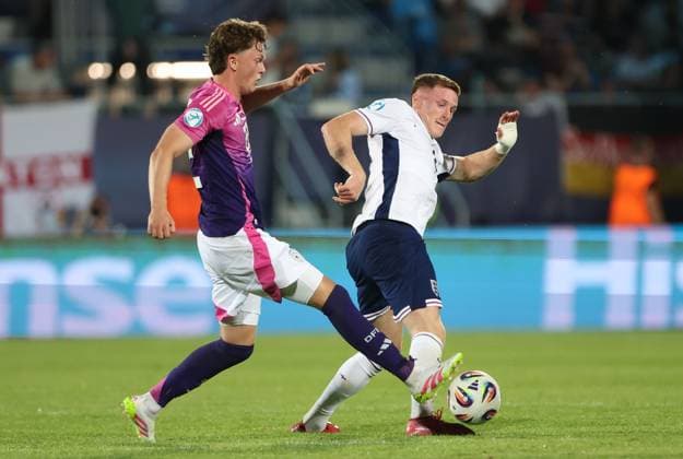 Elliot Anderson of England Under 21 and Paul Wanner of Germany Under 21 in action England U21, U 21 v Germany U21, UEFA Under 21 European Championship, EM, Europameisterschaft 2025, Group B, Football, Nitra Stadium, Nitra, Slovakia - 18 Jun 2025 EDITORIAL USE ONLY No use with unauthorised audio, video, data, fixture lists, club league logos or live services. Online in-match use limited to 120 images, no video emulation. No use in betting, games or single club league player publications.  Copyright: xNikolaxKrstic Shutterstockx 15363358cf