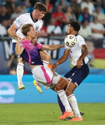 Charlie Cresswell of England Under 21 wins a header England U21, U 21 v Germany U21, UEFA Under 21 European Championship, EM, Europameisterschaft 2025, Group B, Football, Nitra Stadium, Nitra, Slovakia - 18 Jun 2025 EDITORIAL USE ONLY No use with unauthorised audio, video, data, fixture lists, club league logos or live services. Online in-match use limited to 120 images, no video emulation. No use in betting, games or single club league player publications.  Copyright: xNikolaxKrstic Shutterstockx 15363358ci
