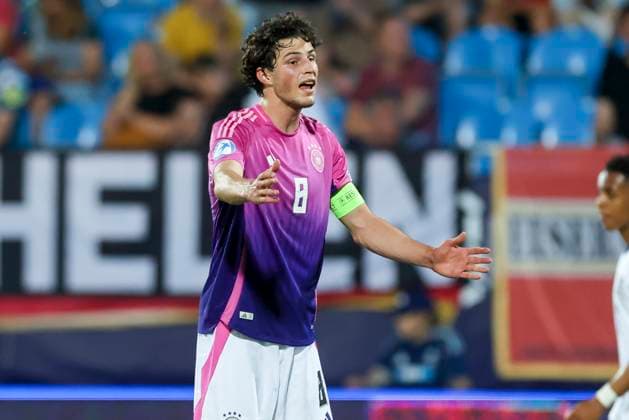 Merlin Roehl Germany gestures, UEFA European Under 21 Championship 2025 Group Stage, England v Germany, Nitra Stadium on June 18, 2025 in Neutra, Slovakia Photo by Marco Steinbrenner DeFodi Images Merlin Roehl Germany gestures, UEFA European Under 21 Championship 2025 Group Stage, England v Germany, Nitra Stadium, June 18, 2025 in Nitra, Slovakia Photo by Marco Steinbrenner DeFodi Images