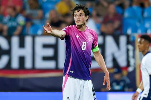 Merlin Roehl Germany gestures, UEFA European Under 21 Championship 2025 Group Stage, England v Germany, Nitra Stadium on June 18, 2025 in Neutra, Slovakia Photo by Marco Steinbrenner DeFodi Images Merlin Roehl Germany gestures, UEFA European Under 21 Championship 2025 Group Stage, England v Germany, Nitra Stadium, June 18, 2025 in Nitra, Slovakia Photo by Marco Steinbrenner DeFodi Images
