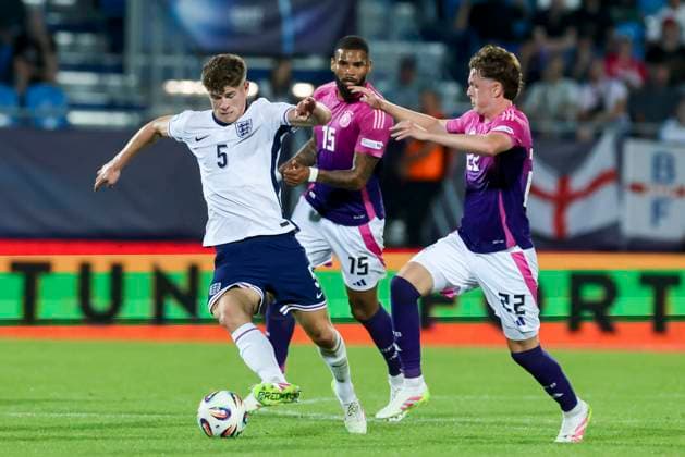 Charlie Cresswell England and Paul Wanner Germany battle for the ball, UEFA European Under 21 Championship 2025 Group Stage, England v Germany, Nitra Stadium on June 18, 2025 in Nitra, Slovakia Photo by Marco Steinbrenner DeFodi Images Charlie Cresswell England and Paul Wanner Germany battle for the ball, UEFA European Under 21 Championship 2025 Group Stage, England v Germany, Nitra Stadium, June 18, 2025 in Nitra, Slovakia Photo by Marco Steinbrenner DeFodi Images