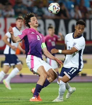 Merlin Rohl of Germany Under 21 and Omari Hutchinson of England Under 21 in action England U21, U 21 v Germany U21, UEFA Under 21 European Championship, EM, Europameisterschaft 2025, Group B, Football, Nitra Stadium, Nitra, Slovakia - 18 Jun 2025 EDITORIAL USE ONLY No use with unauthorised audio, video, data, fixture lists, club league logos or live services. Online in-match use limited to 120 images, no video emulation. No use in betting, games or single club league player publications. Copyright: xNikolaxKrstic Shutterstockx 15363358db