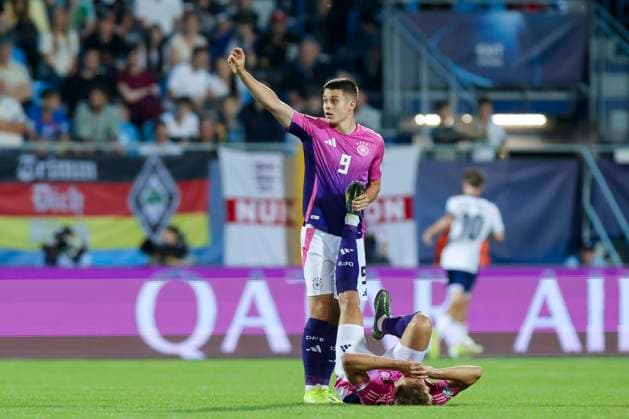 Nicolo Tresoldi Germany treats Nelson Weiper Germany , who is lying on the turf with a cramp, UEFA European Under 21 Championship 2025 Group Stage, England v Germany, Nitra Stadium on June 18, 2025 in Nitra, Slovakia Photo by Marco Steinbrenner DeFodi Images Nicolo Tresoldi Germany treats Nelson Weiper Germany , who is lying on the turf with a cramp, UEFA European Under 21 Championship 2025 Group Stage, England v Germany, Nitra Stadium, June 18, 2025 in Nitra, Slovakia Photo by Marco Steinbrenner DeFodi Images
