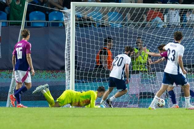 UEFA European Under-21 Championship Germany England 18 06 2025 Alex Scott England, 20 scores the goal for 1 2 in the UEFA European Under-21 Championship match Germany England, on 18 06 2025, Stadion pod Zoborom, Nitra, Slovakia Copyright: xBEAUTIFULxSPORTS Meuselx