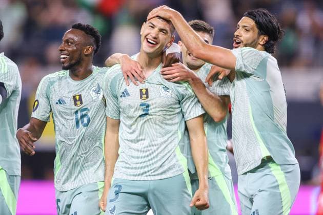 SURINAM VS MEXICO- COPA ORO - 18 JUNIO 2025 ARLINGTON,TEXAS. JUNE 18th: CÃ sar Montes 3 of Mexico celebrate his a goal during the match between Surinam and Mexico in the Concacaf Gold Cup 2025, held at the AT&T Stadium, in Arlington,Texas (PHOTO BY FABIAN MEZA STRAFFON IMAGES IMAGO MANDATORY CREDIT EDITORIAL USE Copyright: xFABIANxMEZAx