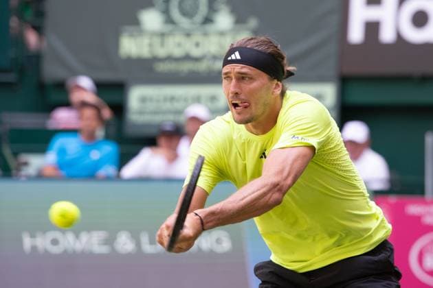 Alexander ZVEREV GER Action Marcos Giron USA vs Alexander Zverev GER Tennis Terra Wortmann Open 2025 on 18 06 2025 at the OWL Arena Halle Westfalen, Germany Â