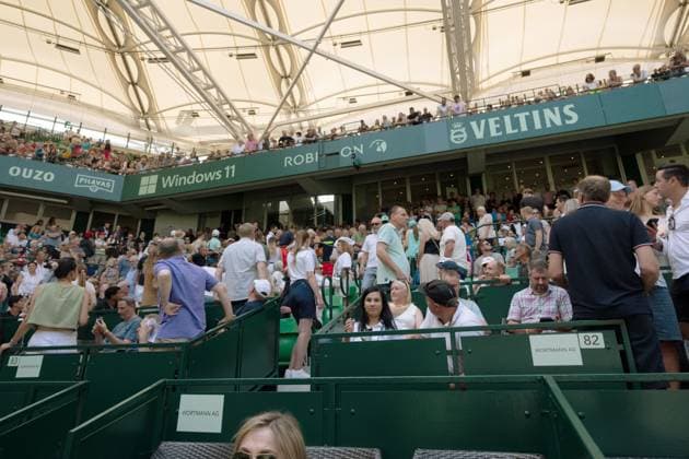 A fallen billboard injured a spectator on the grandstand, feature, symbol photo, border motif, Marcos Giron USA vs Alexander Zverev GER Tennis Terra Wortmann Open 2025 on 18 06 2025 in the OWL Arena Halle Westfalen, Germany Â